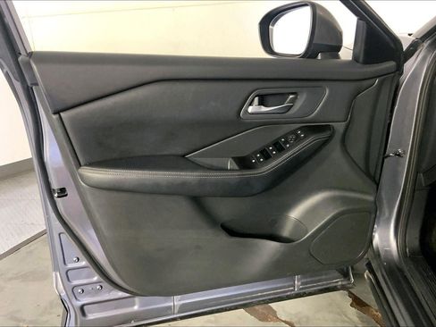 Used 2025 Nissan Rogue SV AWD/4WD image 24