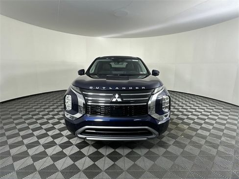 New 2026 Mitsubishi Outlander SE image 2
