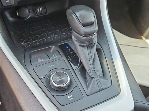 Used 2024 Toyota RAV4 LE AWD/4WD image 15