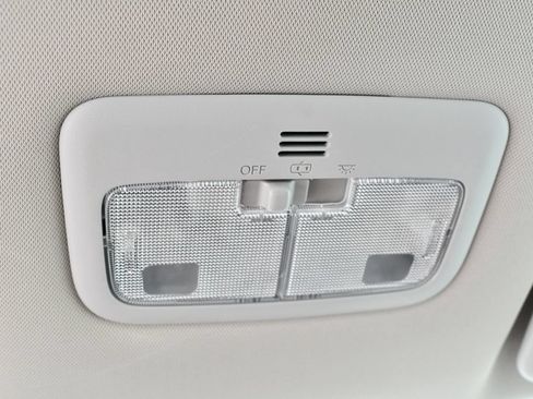 Used 2016 Toyota Corolla LE FWD image 34