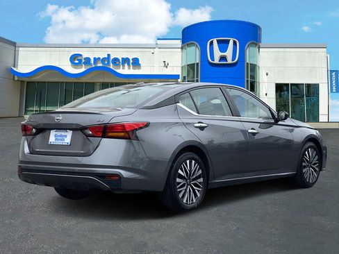 Used 2024 Nissan Altima 2.5 SV image 6