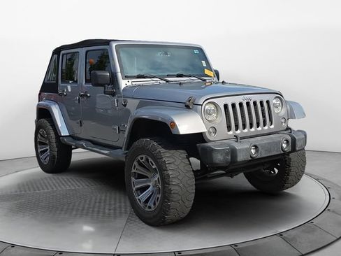 Used 2017 Jeep Wrangler Unlimited Sahara AWD/4WD image 7