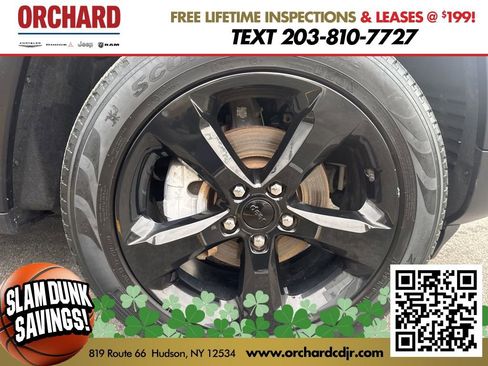 Used 2023 Jeep Grand Cherokee Limited w/ Black Appearance Package image 9