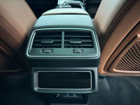 Used 2022 Audi e-tron Premium Plus image 27