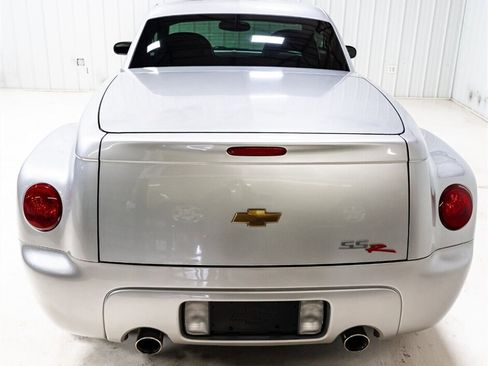 Used 2004 Chevrolet SSR w/ Preferred Equipment Group image 13