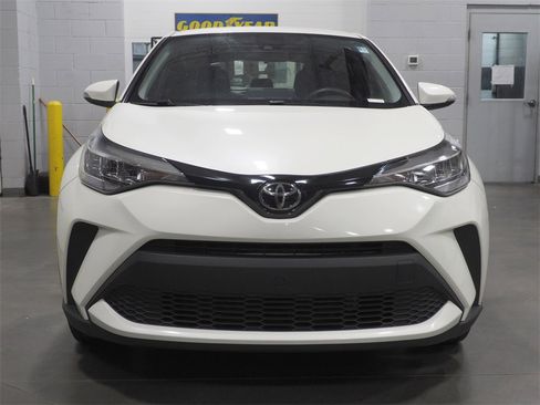 Used 2020 Toyota C-HR LE image 2