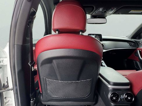 Used 2021 Kia Stinger GT1 RWD image 31