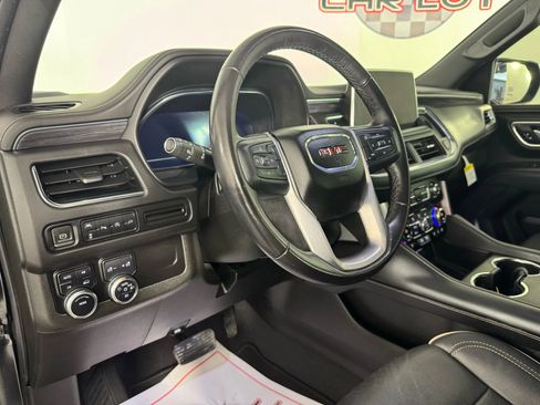 Used 2022 GMC Yukon XL SLT image 10