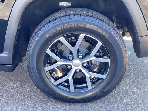 Certified 2023 Jeep Grand Cherokee Limited image 15