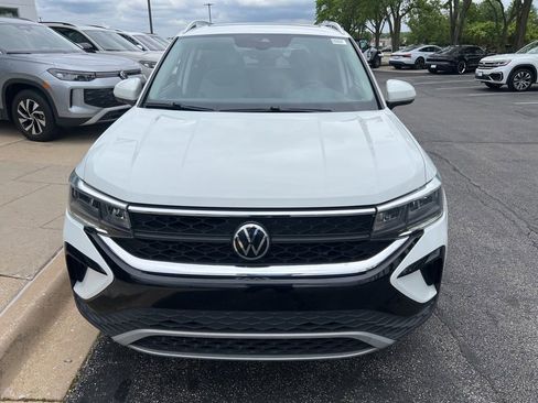 Used 2022 Volkswagen Taos SE FWD image 9