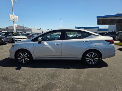Used 2025 Nissan Versa SV FWD image 12