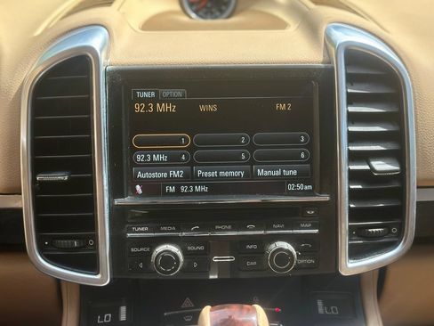 Used 2013 Porsche Cayenne Diesel AWD/4WD image 16