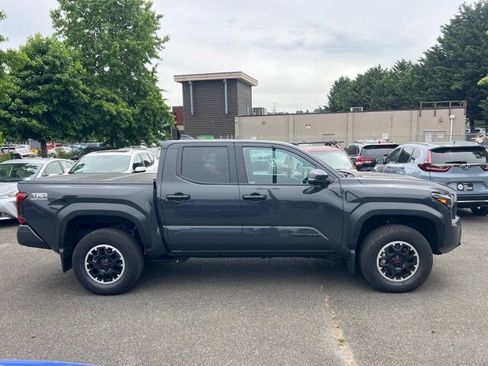 Used 2025 Toyota Tacoma TRD Off-Road w/ TRD Off Road Premium Package AWD/4WD image 6