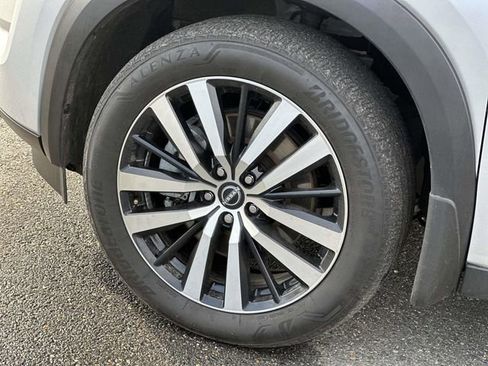 Used 2024 Nissan Pathfinder Platinum w/ Black Appearance Package image 8