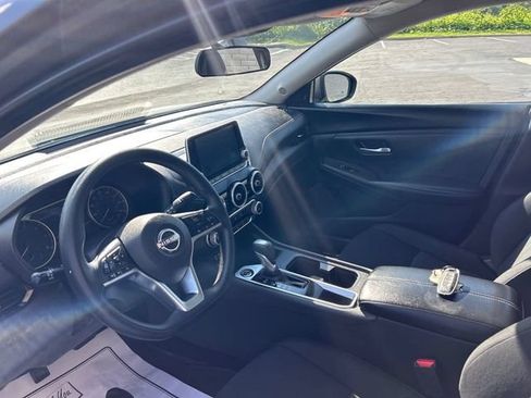 Used 2025 Nissan Sentra SV FWD image 7