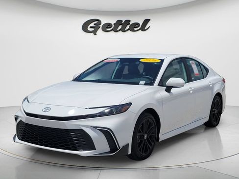 Certified 2026 Toyota Camry SE FWD image 1