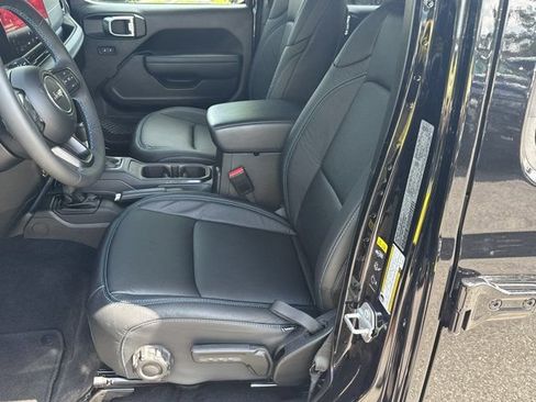 Certified 2025 Jeep Wrangler Unlimited Rubicon 4xe w/ Convenience Group AWD/4WD image 8