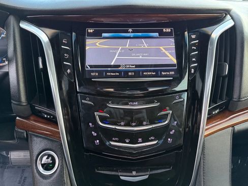 Used 2016 Cadillac Escalade Luxury image 14