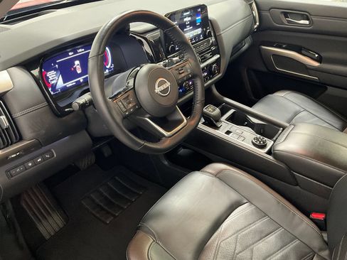 Used 2024 Nissan Pathfinder Platinum w/ Cargo Package AWD/4WD image 14