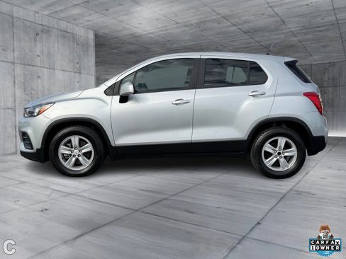 Used 2021 Chevrolet Trax LS image 3