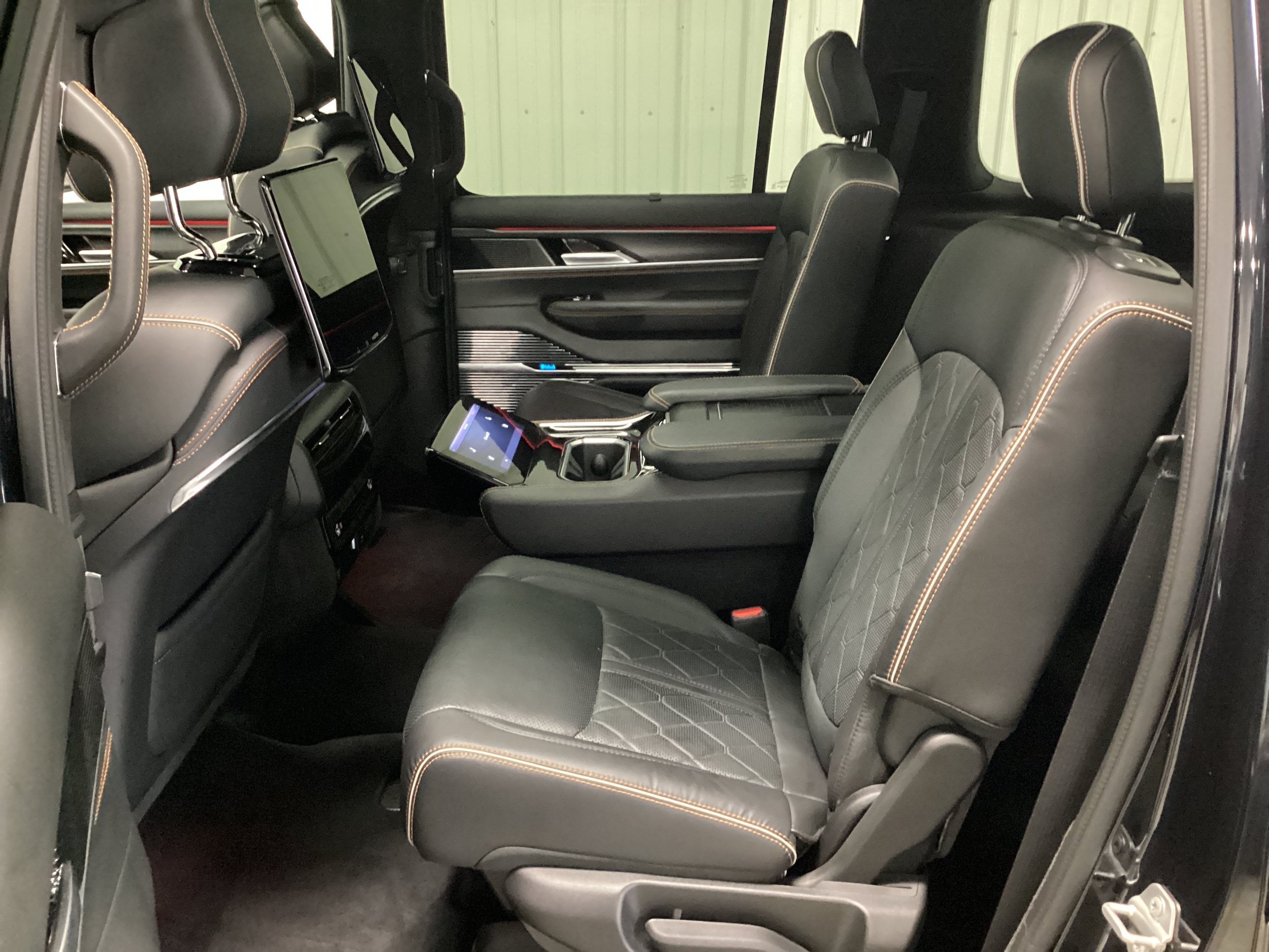 Used 2025 Jeep Grand Wagoneer Series III w/ Rear Seat Video Group 1 AWD/4WD image 39