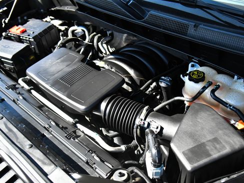Used 2022 Chevrolet Silverado 1500 LT AWD/4WD image 50