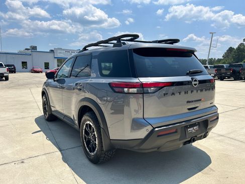 Used 2025 Nissan Pathfinder Rock Creek AWD/4WD image 4