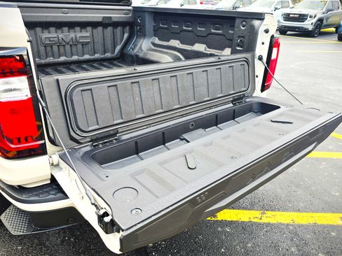 New 2026 GMC Canyon Elevation w/ Convenience Package image 9