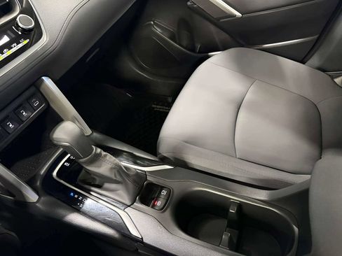 Used 2024 Toyota Corolla Cross LE AWD/4WD image 29