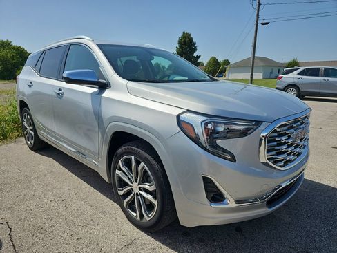 Used 2019 GMC Terrain Denali w/ Comfort Package AWD/4WD image 2