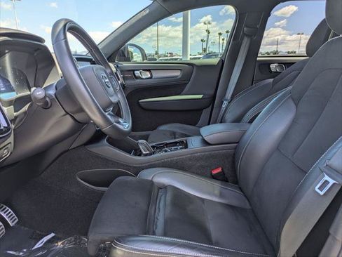 Used 2021 Volvo XC40 T5 R-Design w/ Climate Package AWD/4WD image 19