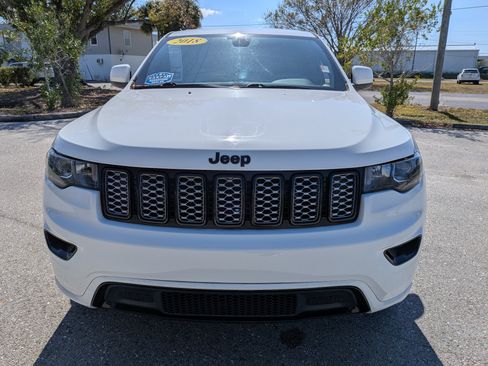 Used 2018 Jeep Grand Cherokee Altitude RWD image 9