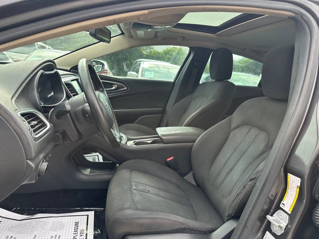 Used 2016 Chrysler 200 Limited FWD image 10