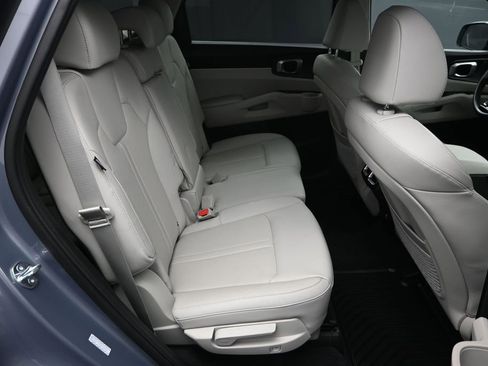 Certified 2025 Kia Sorento S AWD/4WD image 36