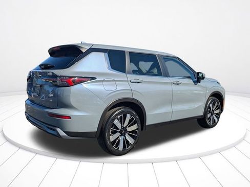 New 2026 Mitsubishi Outlander SE FWD image 3