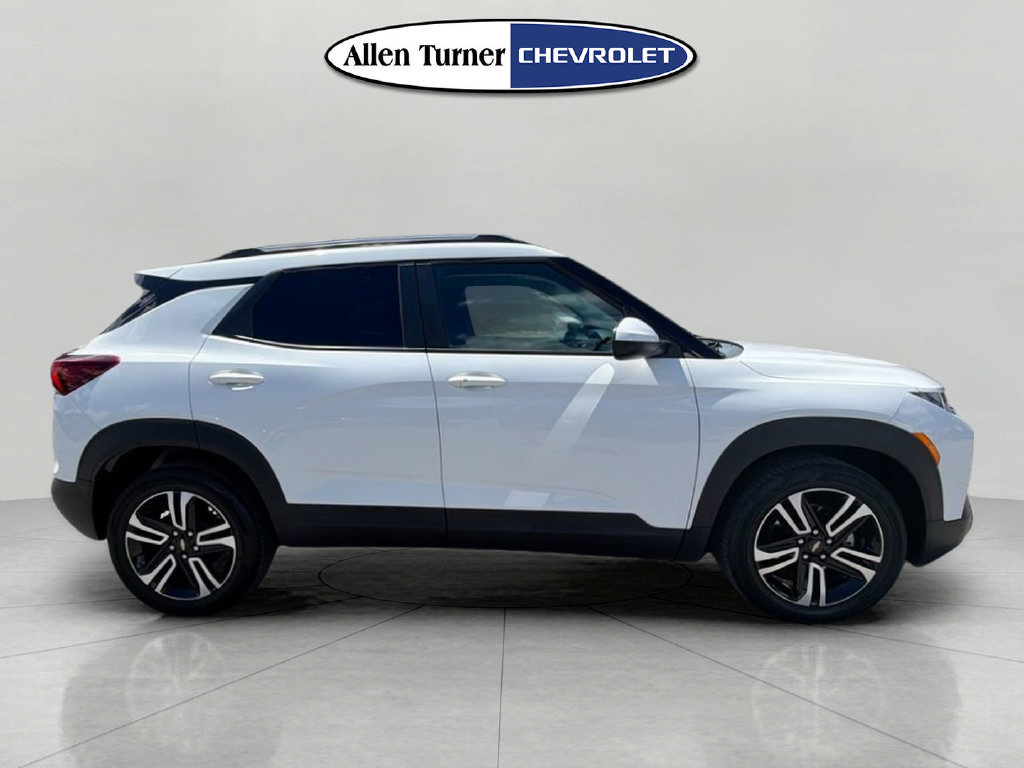 Used 2023 Chevrolet TrailBlazer LT FWD image 3