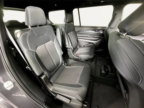 New 2026 Jeep Grand Cherokee L Laredo image 11