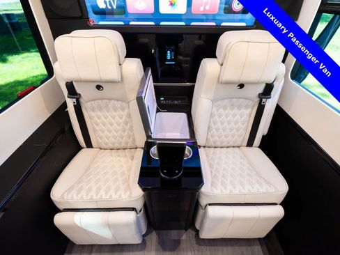 Used 2024 Mercedes-Benz Sprinter 2500 image 62