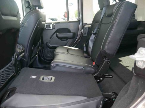 Used 2025 Jeep Wrangler Unlimited Rubicon AWD/4WD image 21