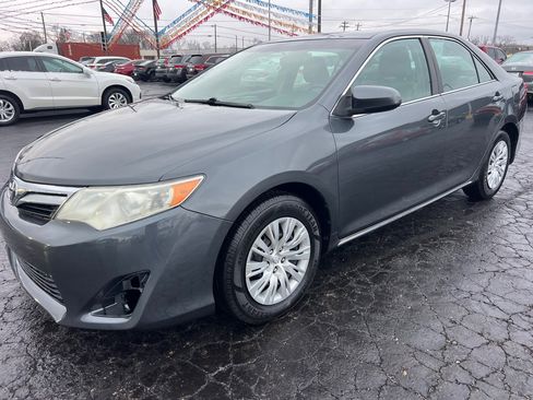 Used 2013 Toyota Camry LE image 3