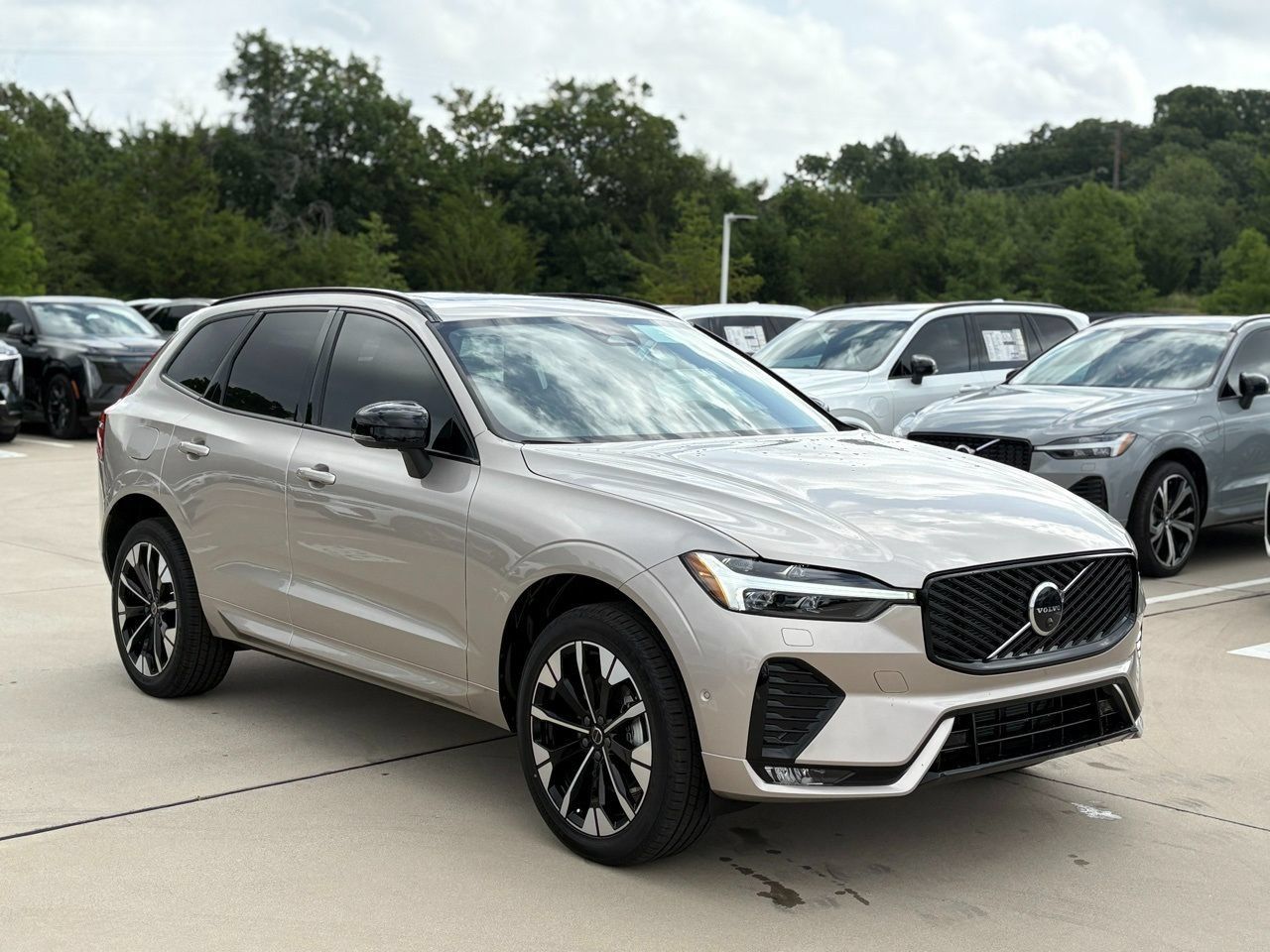 New 2026 Volvo XC60 B5 Plus w/ Protection Package Premier AWD/4WD image 3