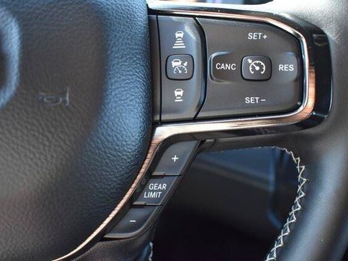 Used 2025 RAM 3500 Limited AWD/4WD image 37