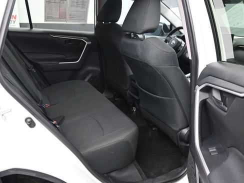 Used 2021 Toyota RAV4 LE image 11