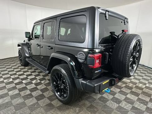 Used 2023 Jeep Wrangler Unlimited Sahara AWD/4WD image 4