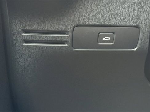 Used 2023 Volvo XC40 Recharge Ultimate w/ Protection Package Premier image 30