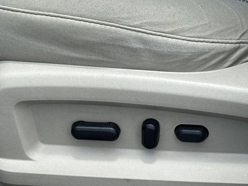 Used 2012 Ford Edge SEL FWD image 18