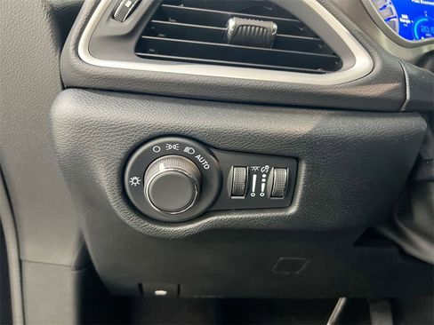 New 2025 Chrysler Voyager LX image 17