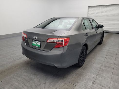 Used 2014 Toyota Camry L image 9