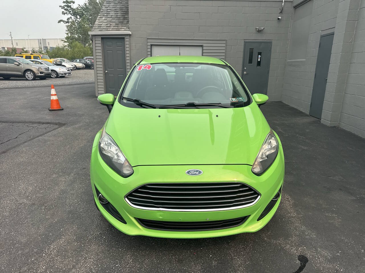 Used 2014 Ford Fiesta SE w/ Equipment Group 201A FWD image 2