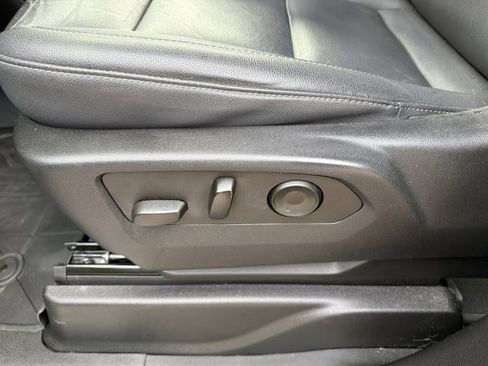 Used 2022 Chevrolet Suburban LT w/ Luxury Package image 16